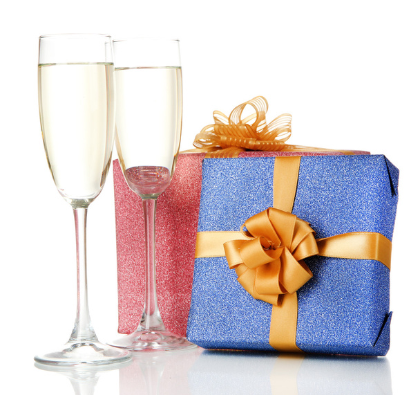 Glasses of champagne with gift boxes isolated on white - Foto, Imagem