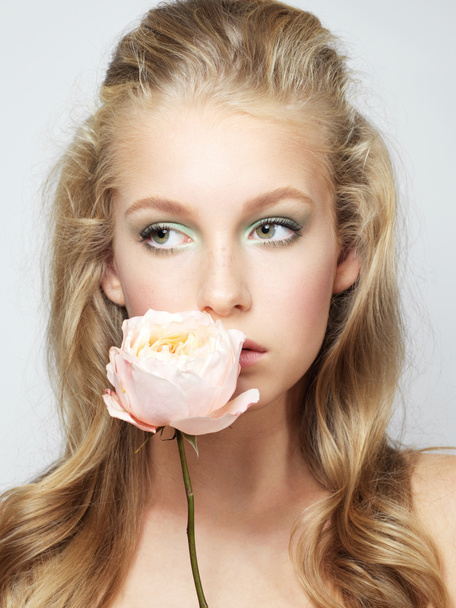 Beautiful young girl portrait with rose - Fotoğraf, Görsel