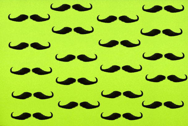 bigode masculino preto em um fundo verde, ilustração
. - Foto, Imagem
