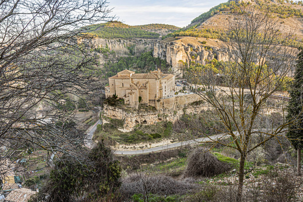 Ущелье реки Уэкар и старый монастырь Сан-Пабло. Европа Испания Кастилья-ла-Манча-Куэнка
 - Фото, изображение