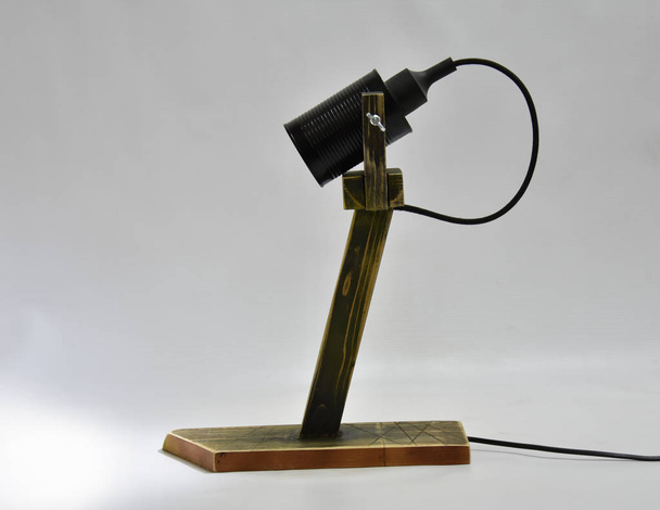Винтажный вид Лампа с переработанной окрашенной банкой оттенок
 - Фото, изображение