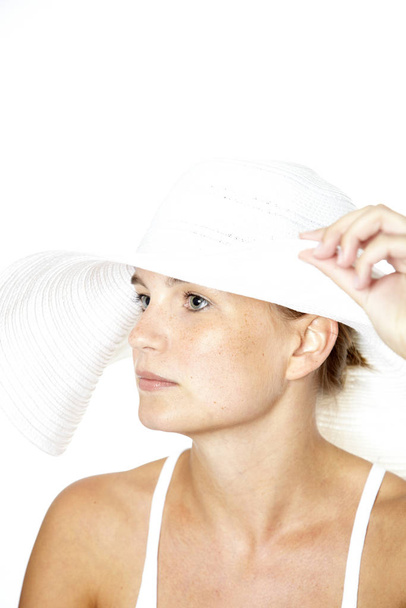 young woman with white hat - Fotó, kép
