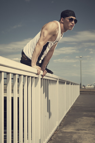 Man posing on the bridge - Valokuva, kuva