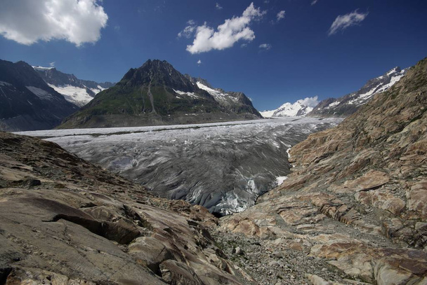 vue panoramique sur le magnifique paysage alpin - Photo, image