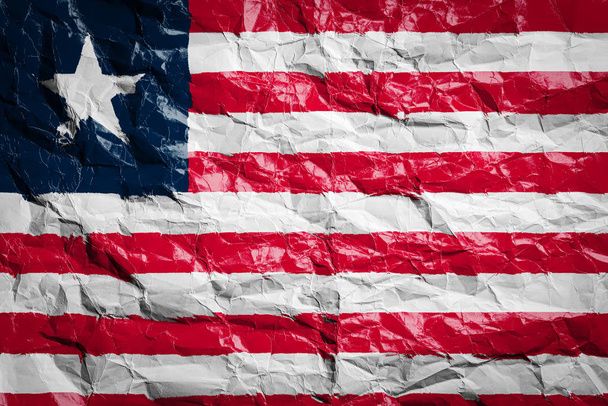 Nationalflagge Liberias auf zerknittertem Papier. Flagge auf einem Blatt gedruckt. Fahnenbild für Design auf Flyern, Werbung. - Foto, Bild