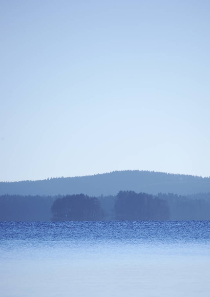 Two island on the horizon (limited dof, focus on waves) - Foto, Imagem
