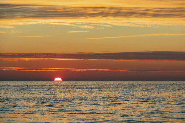 západ slunce v moři Marmara v istanbulu - Fotografie, Obrázek