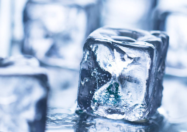 transparent cold ice cubes  - Zdjęcie, obraz