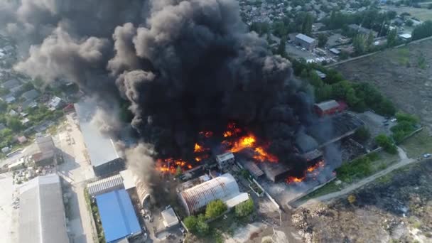 big fire and black smoke shooting from a height aerial panoramic top view sky flying copter drone - Footage, Video