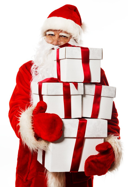 Père Noël avec des boîtes-cadeaux isolées sur fond blanc
 - Photo, image
