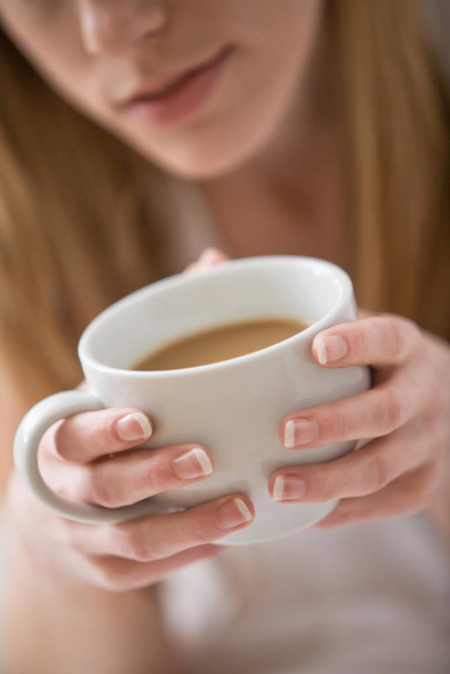 Woman holding white mug with coffee - Zdjęcie, obraz