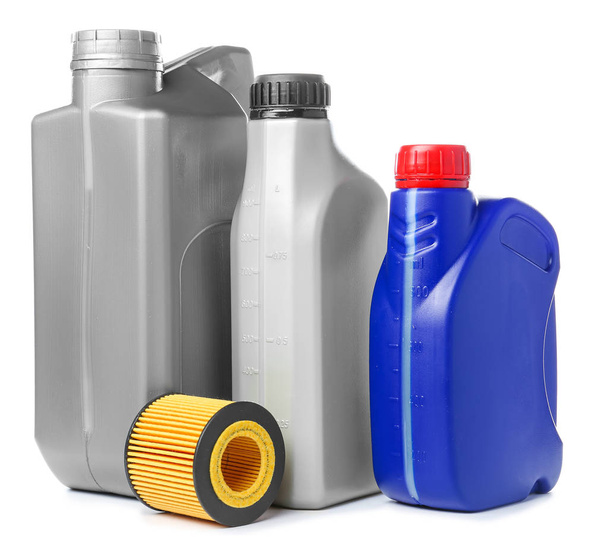 Canisters with car oil and filter on white background - Foto, Imagem