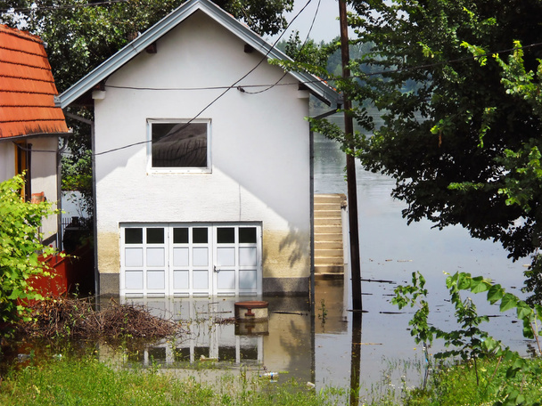 洪水の水の家 - 写真・画像
