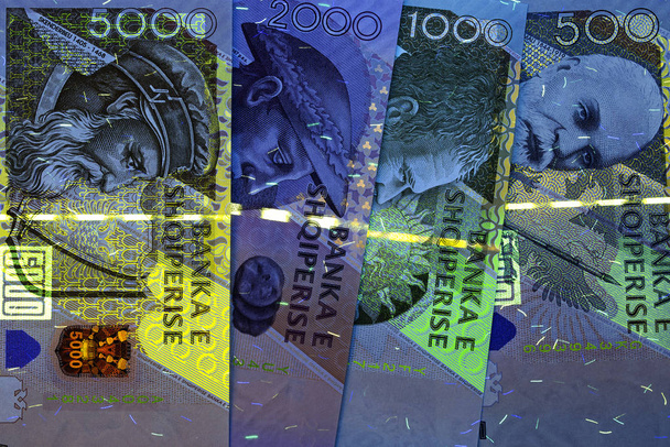 albanisches Geld - lek in UV-Strahlen - Foto, Bild