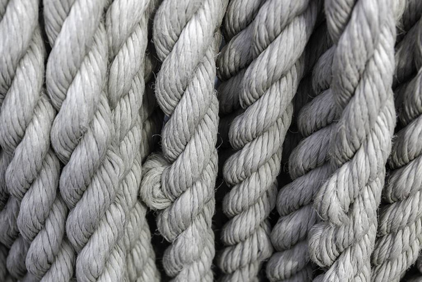 A closeup of white ropes under the lights - a cool picture for backgrounds and wallpapers - Foto, Imagem