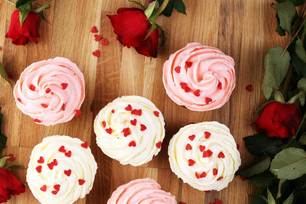 Delicioso cupcake para San Valentín. Amor concepto cupcakes. Para
  - Foto, Imagen