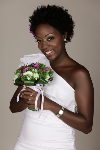 jonge Afrikaanse Amerikaanse bruid - Foto, afbeelding