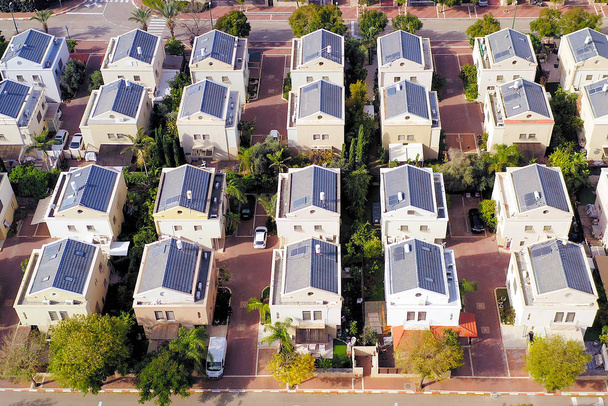 Aerial view of Middle class Suburban neighbourhood houses. - 写真・画像