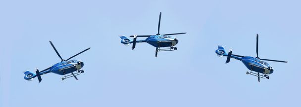 Hélicoptères dans le ciel
 - Photo, image