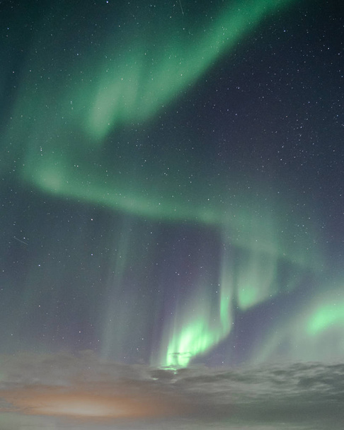 Aurora Borealis Zorza polarna nad islandzkim niebem - Zdjęcie, obraz