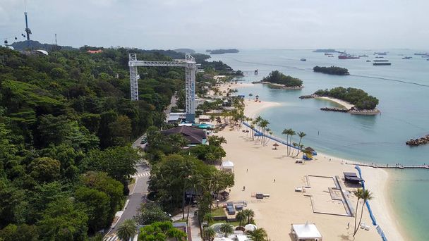 シンガポールセントーサ島のシロソビーチの空中ビュー - 写真・画像
