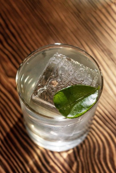 primo piano di cocktail saporito fresco in vetro, concetto di bevanda
   - Foto, immagini