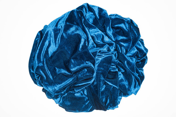 Top kilátás kék bársony ruha elszigetelt fehér - Fotó, kép