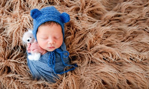 Newborn boy wrapped in a blanket - Zdjęcie, obraz