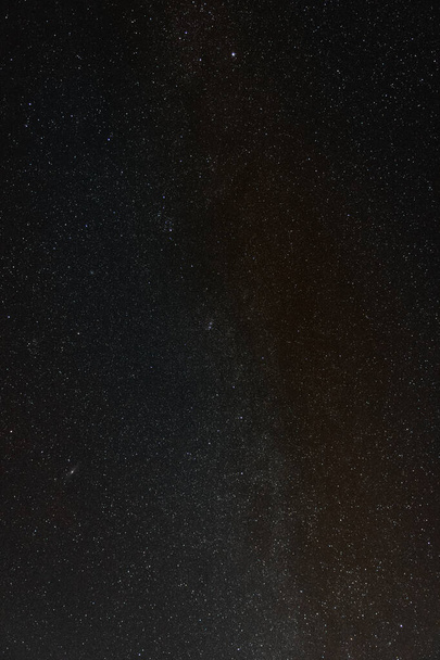 Céu estrelado noite com Via Láctea galáxia e constelações
 - Foto, Imagem