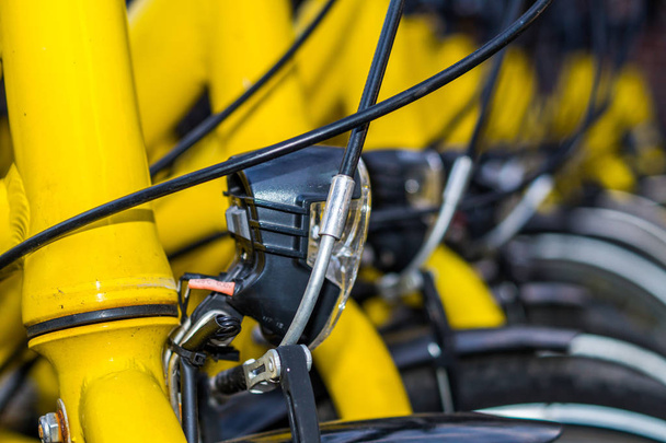 Wypożyczalnie rowerów w mieście - Zdjęcie, obraz