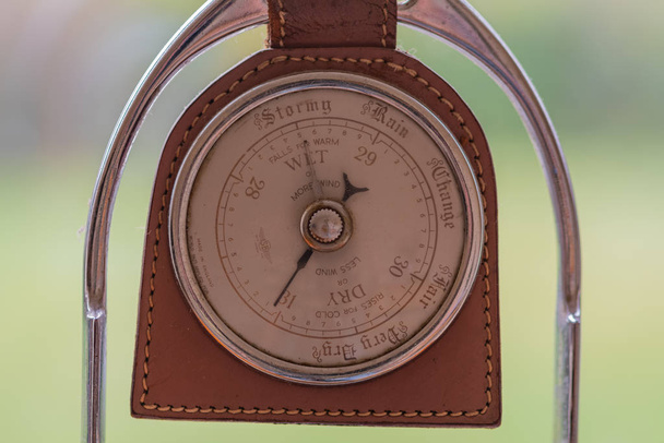 Antiikkinen ilmapuntari
 - Valokuva, kuva