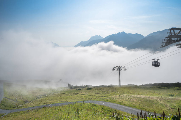 Alpy we mgle  - Zdjęcie, obraz