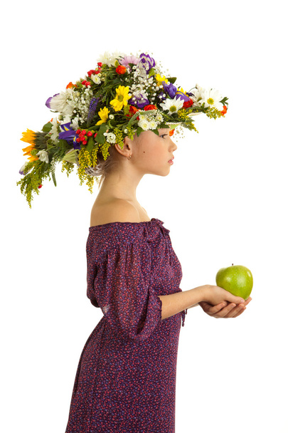 Small girl with hat of flowers - Valokuva, kuva