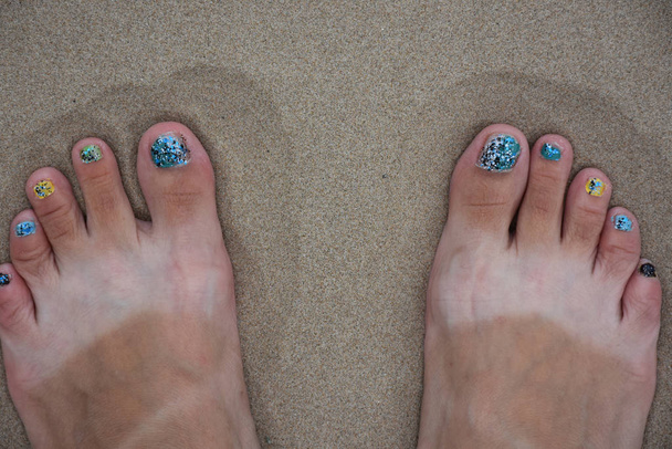 Nackte Füße im Sand - Foto, Bild