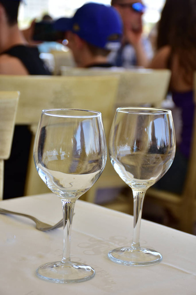 calici di vetro in un ristorante
, - Foto, immagini