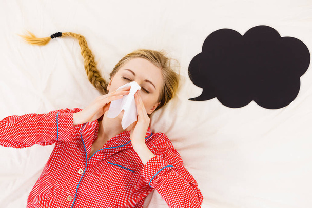 Woman being sick having flu lying on bed - Foto, imagen