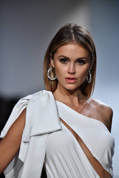 NEW YORK, NY - OCTOBER 5: A model walks the runway during the Julie Vino Fall 2020 Bridal Runway Show on OCTOBER 5, 2019 in New York City. - 写真・画像