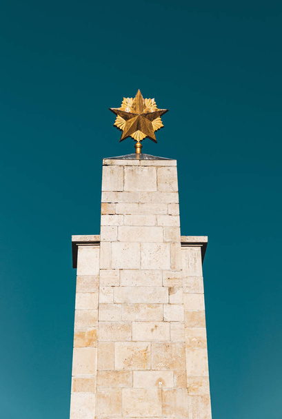 ハンガリー・ブダペストの自由広場にあるソビエト赤軍記念碑の詳細. - 写真・画像