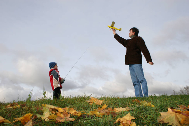 autumn father with son and plane - Fotó, kép