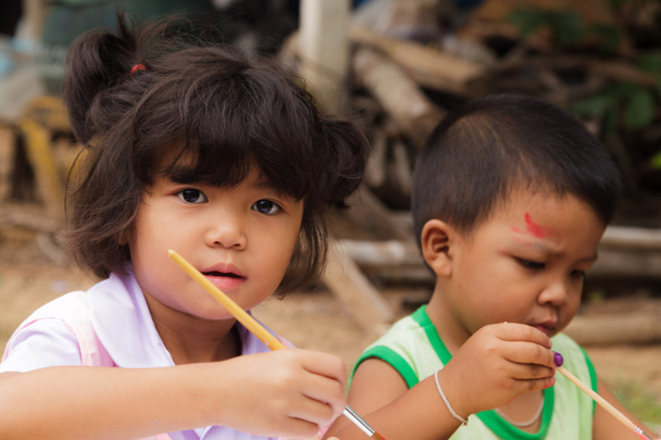 Азиатские студенты в сельской местности Таиланда
 - Фото, изображение