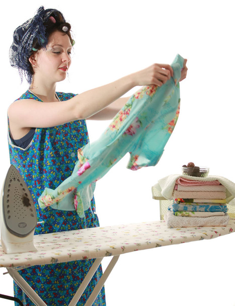 woman in a laundry dress with a basket - Zdjęcie, obraz