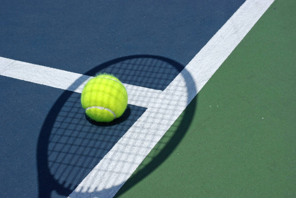 Tennis ball and racket on court - Zdjęcie, obraz