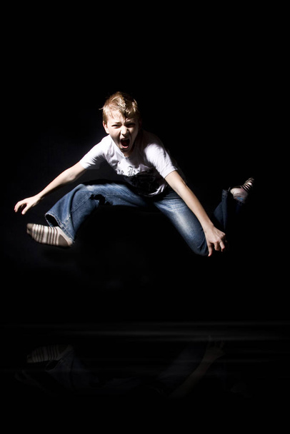 boy jumps and screams wd683 - Фото, изображение