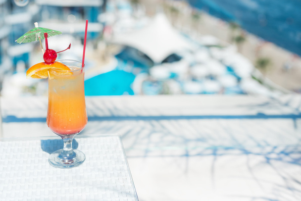 Cocktail near the swimming pool - Foto, imagen