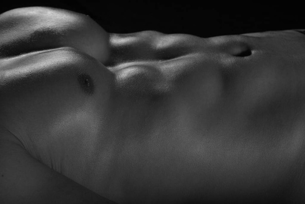 black and white photo of naked male torso. - 写真・画像