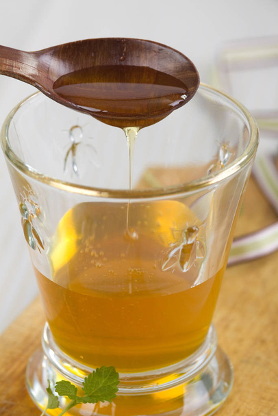 honey in a glass cup - Fotoğraf, Görsel