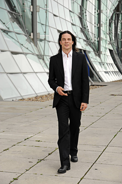 man in front of business building - Fotografie, Obrázek
