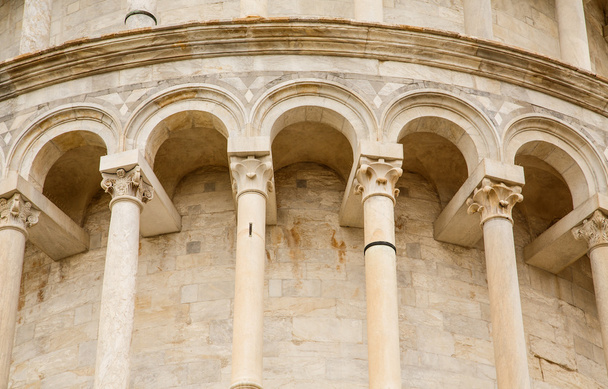 Bogen über Säulen in Pisa - Foto, Bild