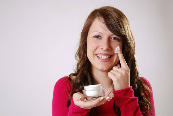 young woman holding a jar of cream - Foto, imagen