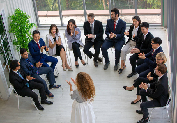 Группа деловых людей в бизнесе успешное образование на сайте sem
 - Фото, изображение